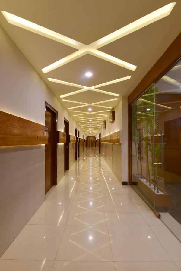 Hotel Bv Colours By Rivido, Begur Main Road บังกาลอร์ ภายนอก รูปภาพ